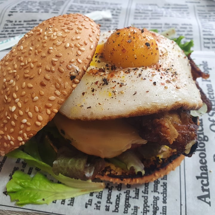 review photo of Vegan Streetfood Deli - Obs Bacon, Egg & Cheez Burger shared by @siobhanduke on 10 May 2022 - review