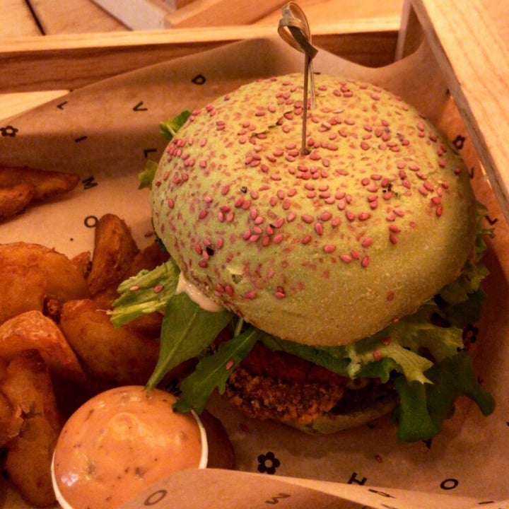 photo of Flower Burger Elf Burger shared by @martinacislaghi on  12 Mar 2022 - review