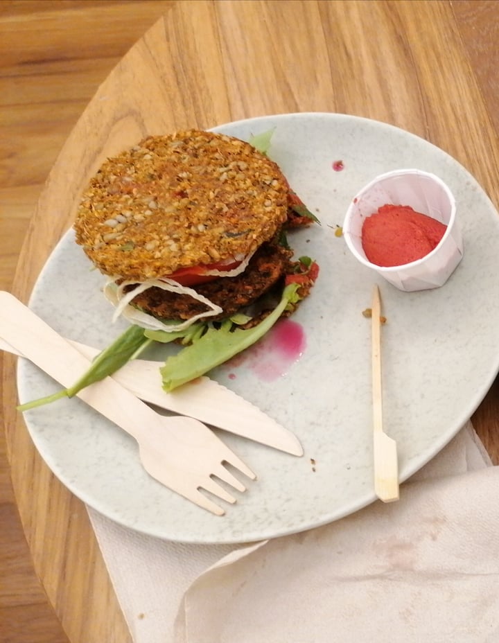 photo of #RAW VEGAN FIRENZE Raw Burger shared by @veggymitzy on  30 May 2022 - review