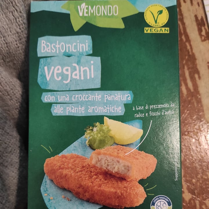photo of Vemondo bastoncini vegani con panatura piante aromatiche shared by @noemidip on  01 Feb 2023 - review