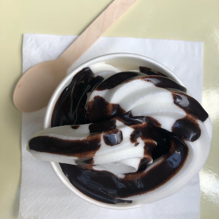 photo of MODROCKERS Ice cream and chocolate sauce shared by @louiseloveslentils on  25 Apr 2022 - review