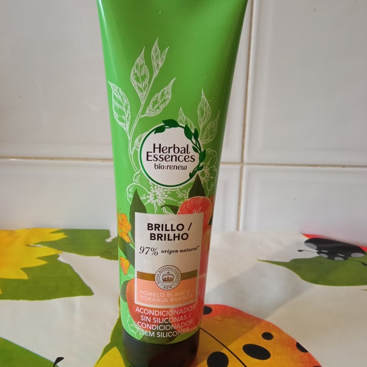 photo of Herbal Essences Acondicionador pomelo blanco shared by @rosaliab on  30 Oct 2022 - review