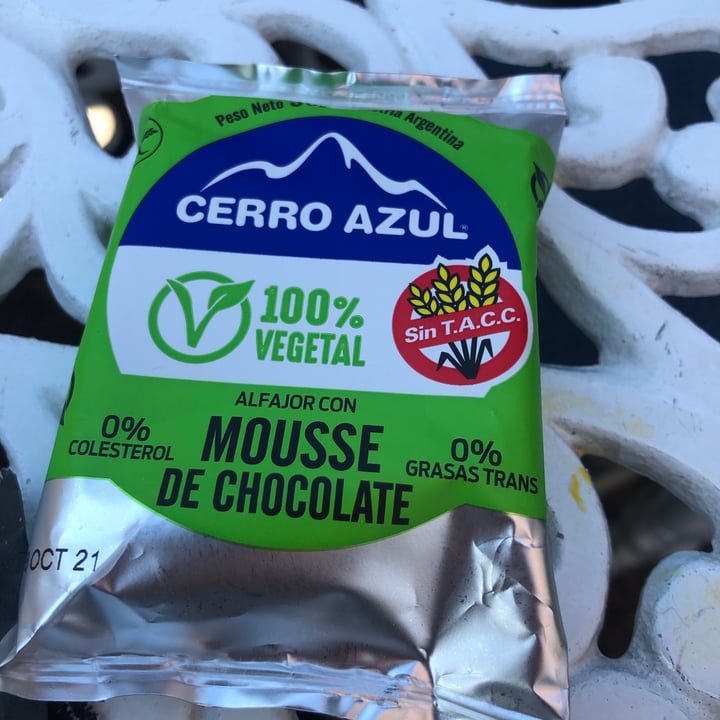 review photo of Cerro Azul Alfajor Mousse de Chocolate shared by @antogervagi on 13 Jun 2021 - review