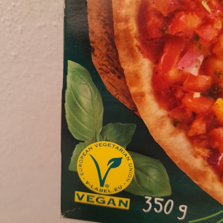 photo of Vemondo  Vegan Pizza Bruschetta shared by @margaridaferreira on  16 Aug 2022 - review