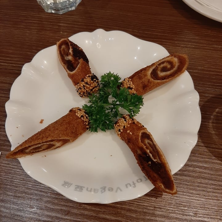 photo of Tofu Vegan Sesame Rolls Stuffed With Red Bean Paste shared by @maiaceto on  20 Apr 2022 - review