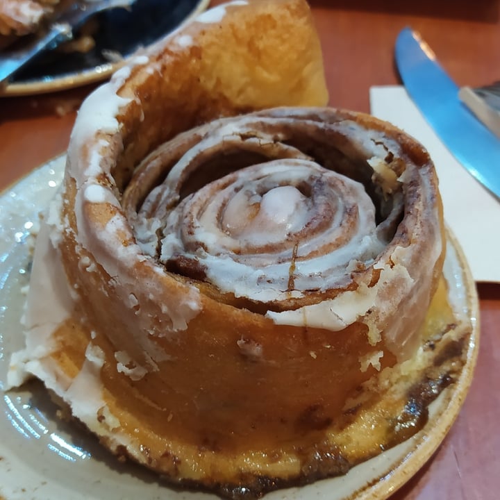 photo of Bite Me Café Cinnamon Roll shared by @h3lena on  19 Dec 2021 - review