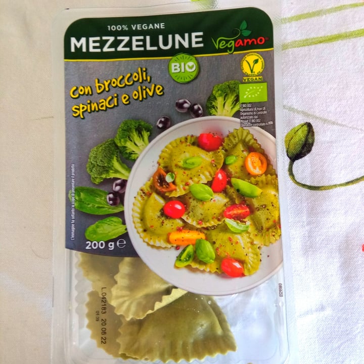photo of Vegamo Mezzelune broccoli spinaci e olive shared by @laninfa87 on  01 Oct 2022 - review