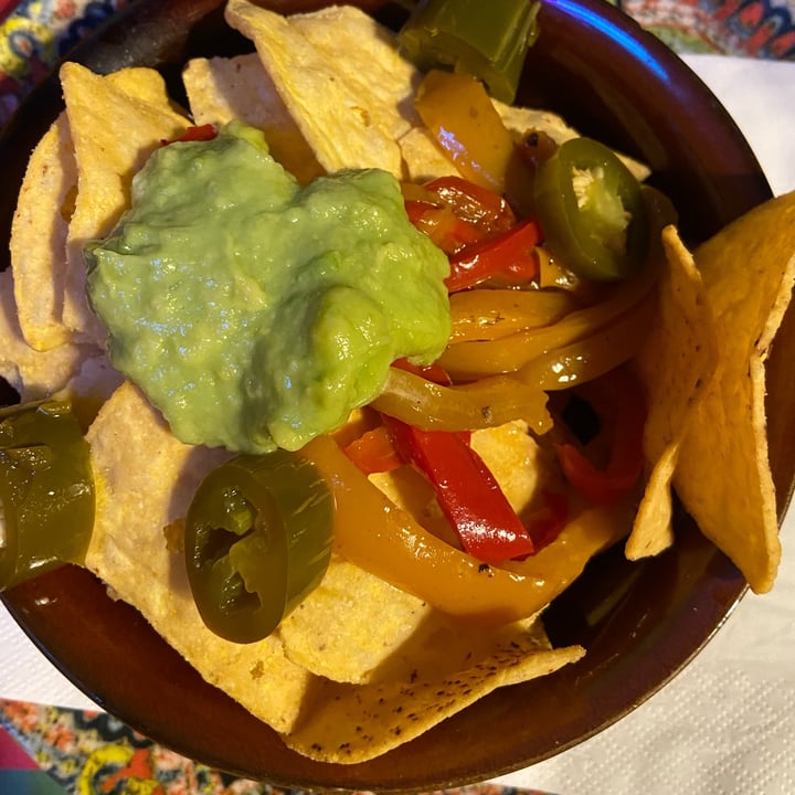 photo of Seventh Mexican Restaurant nachos con guacamole shared by @federego77 on  24 Jul 2022 - review