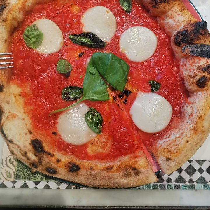 review photo of Pizzeria Assaje Udine Pizza DOP vegana shared by @lucica on 25 Apr 2022 - review