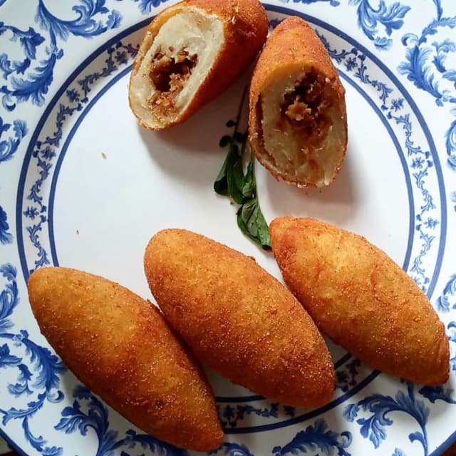 「Croquete de Proteína De Soja Com Mandioca」の料理の写真