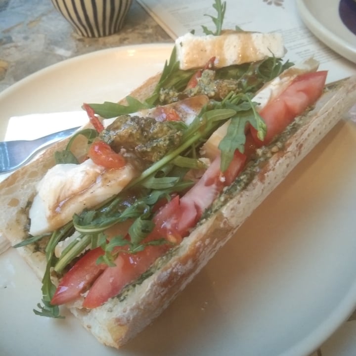 photo of Kashew Cheese Deli Mozza pesto sandwich shared by @andreaalexandra on  20 Apr 2021 - review
