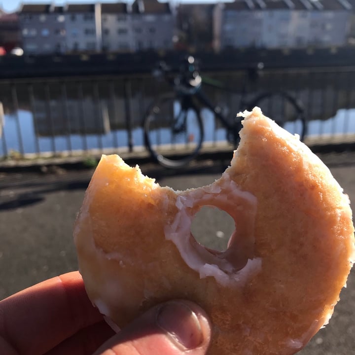 photo of Greggs Vegan Glazed Ring Doughnut shared by @einsteinmcallister on  12 Apr 2021 - review