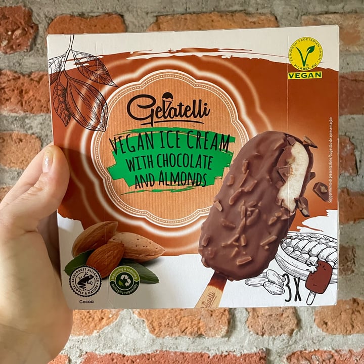 photo of Gelatelli Vegan Ice Cream with Chocolate and Almonds shared by @vegandrina on  05 May 2022 - review