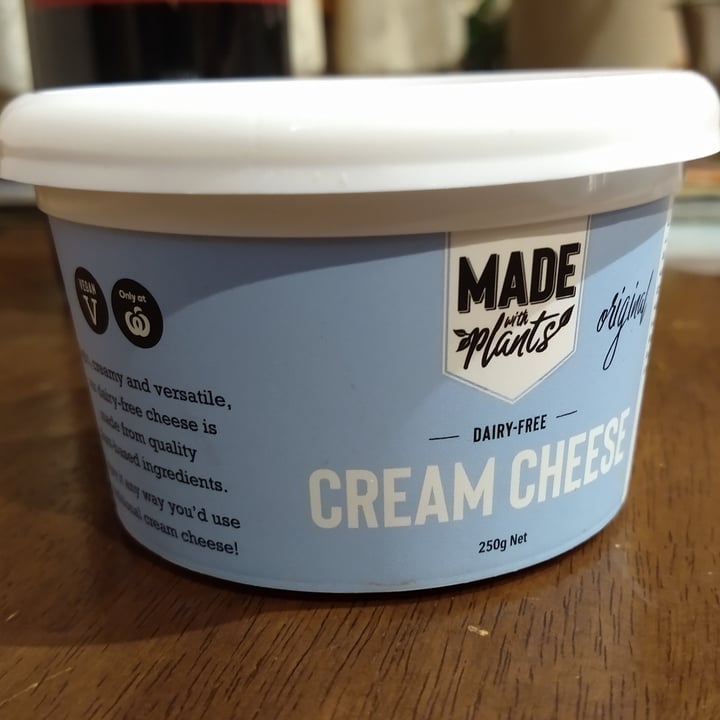 photo of Made With Plants Cream Cheese - Original shared by @caromartinis on  14 Apr 2021 - review