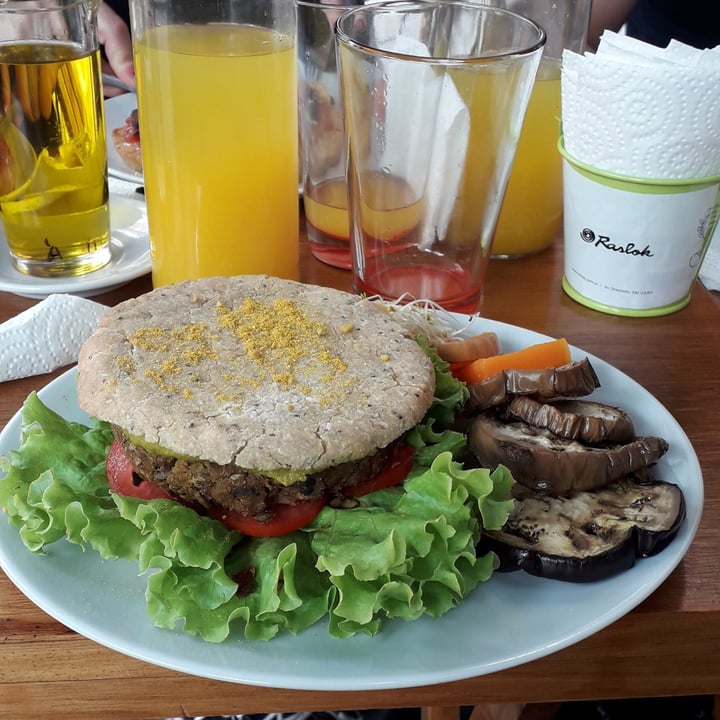 photo of Raslok hamburguesa de lentejas shared by @comidaconsciente on  16 Jan 2021 - review
