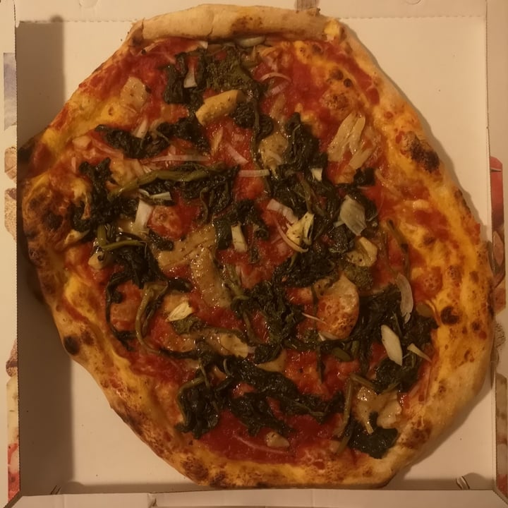 photo of Binario del gusto Pizza marinara tirata con Cipolle, Friarielli e Porcini shared by @riako on  11 May 2022 - review