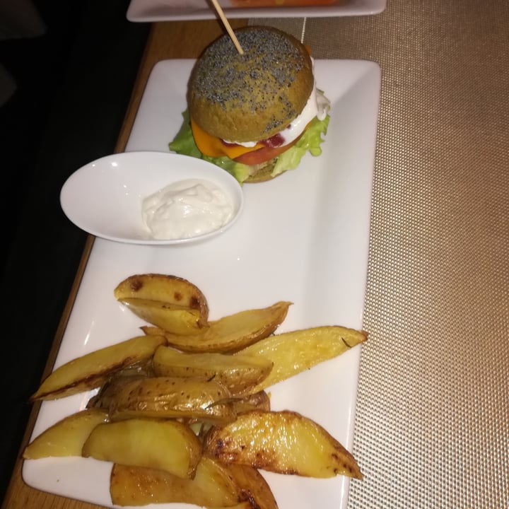 photo of Essenza Love Natural Food Traditional burger shared by @grilla on  02 Jul 2022 - review