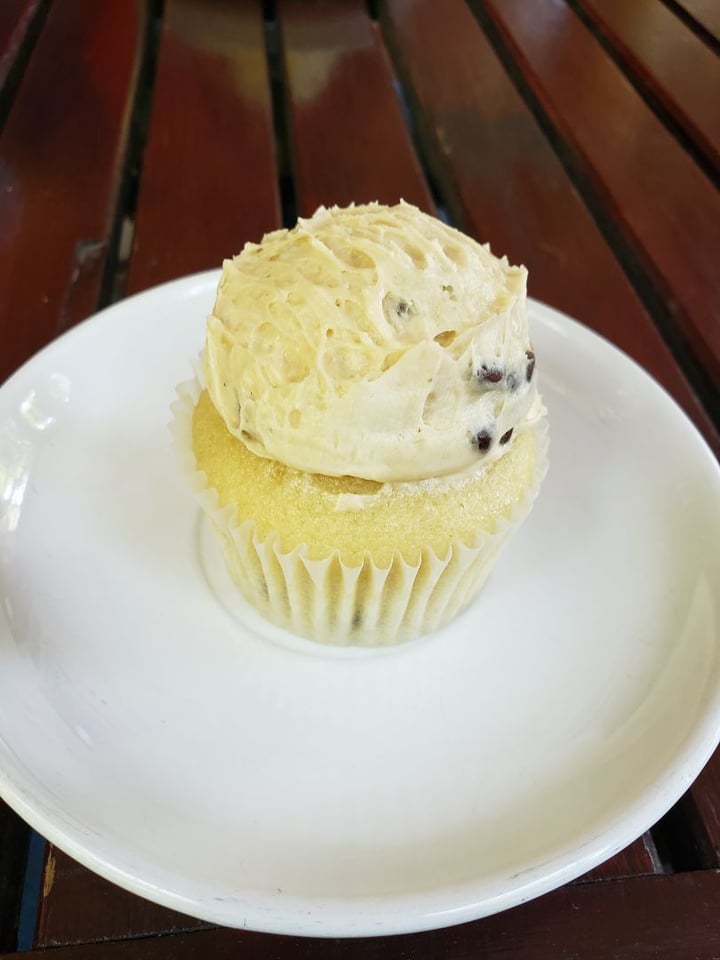 photo of Vegan East Chocolate chip cookie dough cupcake shared by @jenicalyonclapsaddle on  16 Jun 2019 - review