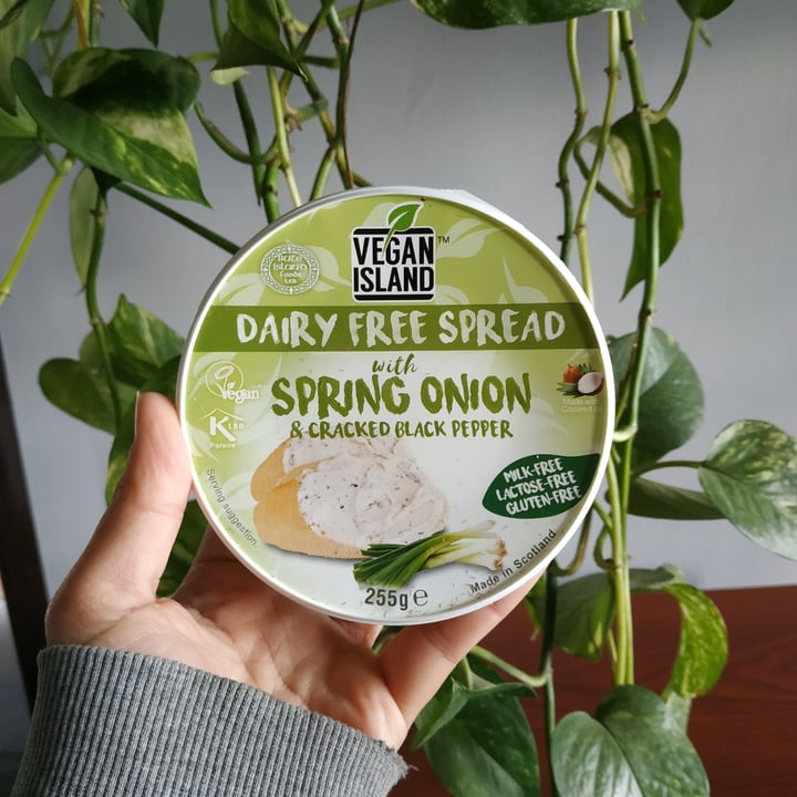 photo of Vegan island Chives Vegan Spread shared by @runa on  05 Oct 2021 - review