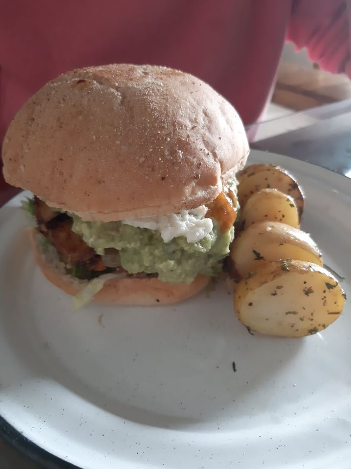 photo of VeganMunch Guacamole Fakeon shared by @ichbinangie on  15 Mar 2020 - review