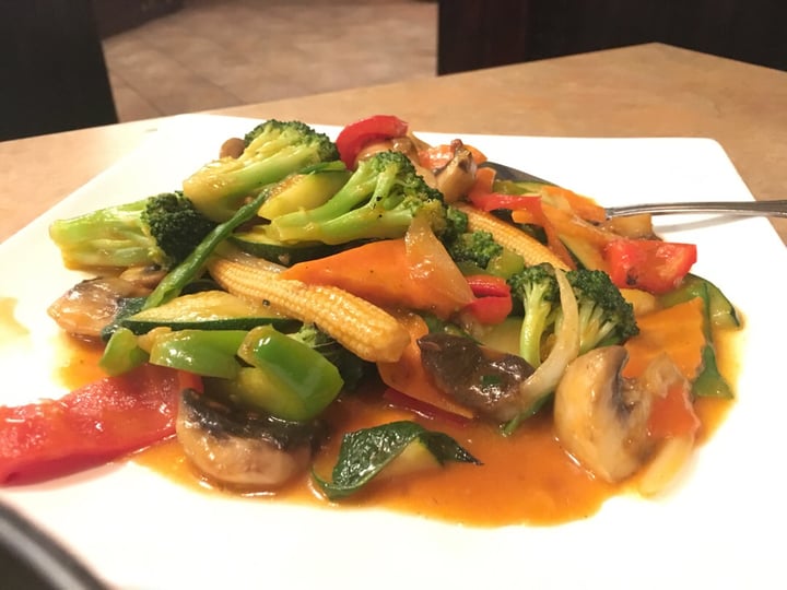 photo of Chili House Vegetables in Basil Sauce shared by @lisseatsplants on  01 Sep 2019 - review