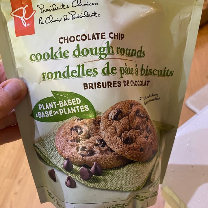 photo of President's Choice chocolate chip cookie dough rounds shared by @cmunegatto on  31 Dec 2020 - review