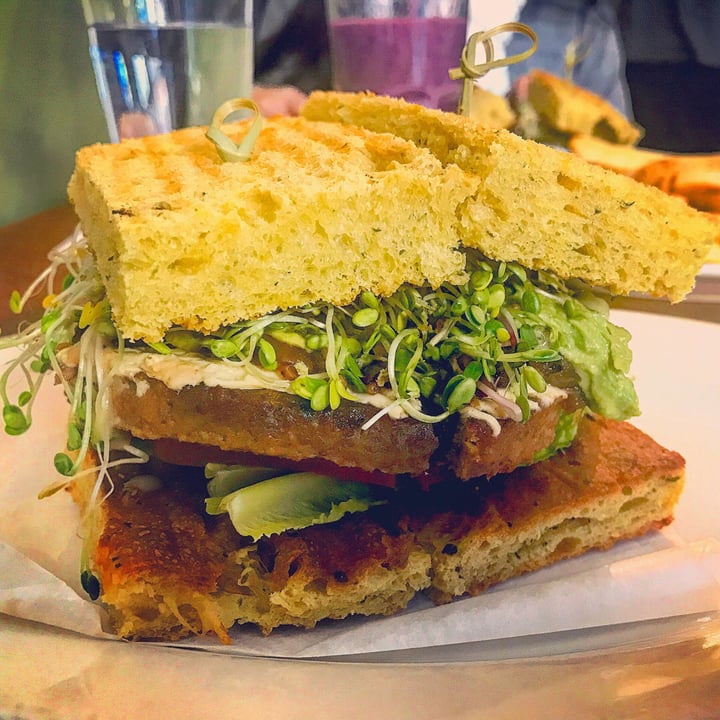 photo of Peacefood Vegan Cheese Burger shared by @natmoraesrocha on  09 Mar 2019 - review