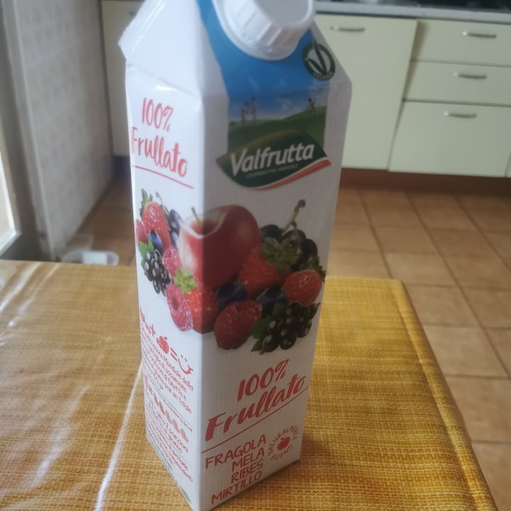 photo of Valfrutta 100% frullato fragola, mela, ribes, mirtillo shared by @maury94 on  13 Jul 2022 - review