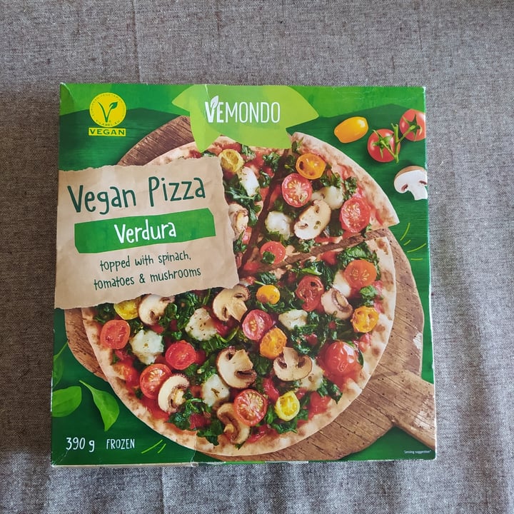 review photo of Vemondo Vegan Pizza Verdura with Spinach, Tomatoes & Mushrooms shared by @lucechiara75 on 10 Apr 2022 - review