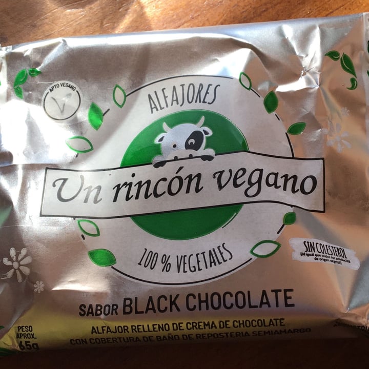 photo of Un Rincón Vegano Alfajor Black Chocolate shared by @carlabaigorria on  26 Mar 2022 - review