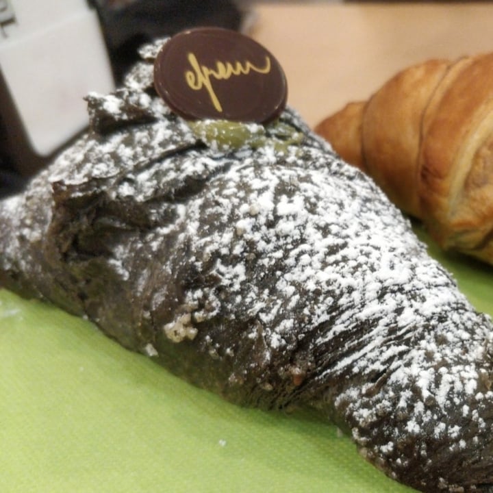 photo of Efrem - Gourmet Boutique and Finest Bar Croissant al pistacchio shared by @marinanicolaev on  30 Nov 2021 - review