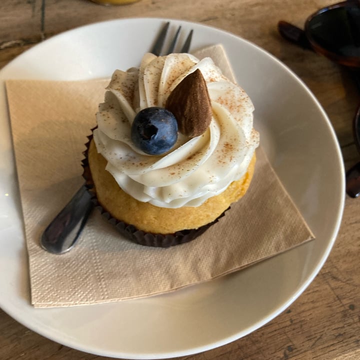 photo of Tauer Bakery Carrot cake shared by @giucig on  06 Apr 2022 - review