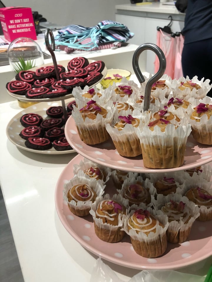photo of Well Dressed Salad Bar French vanilla rose cake shared by @alyrauff on  27 Aug 2018 - review