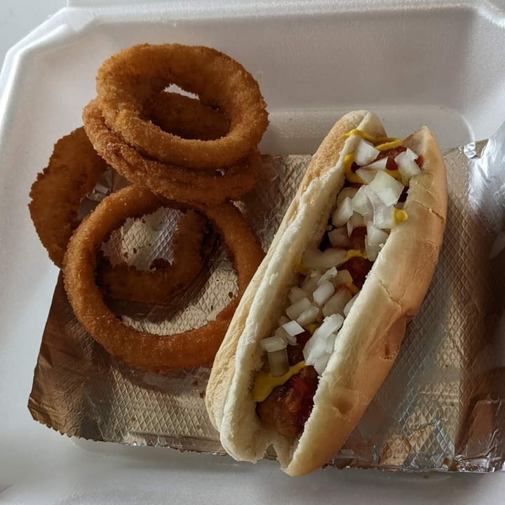 review photo of Mama's Hot Dogs vegan hot dogs shared by @fuzzydestroyer on 10 Sep 2022 - review