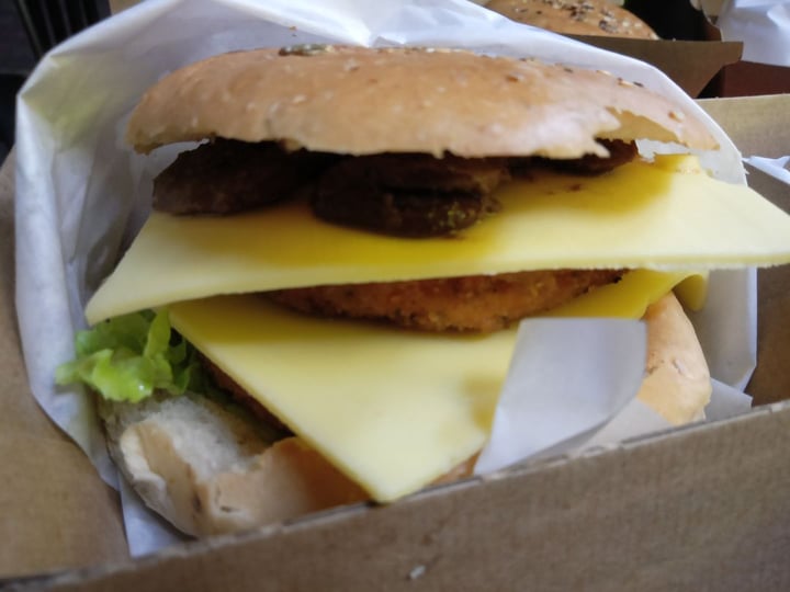 photo of Atmos Grilled Burgers Truffle Shrooms shared by @veganspicegirl on  04 Mar 2020 - review