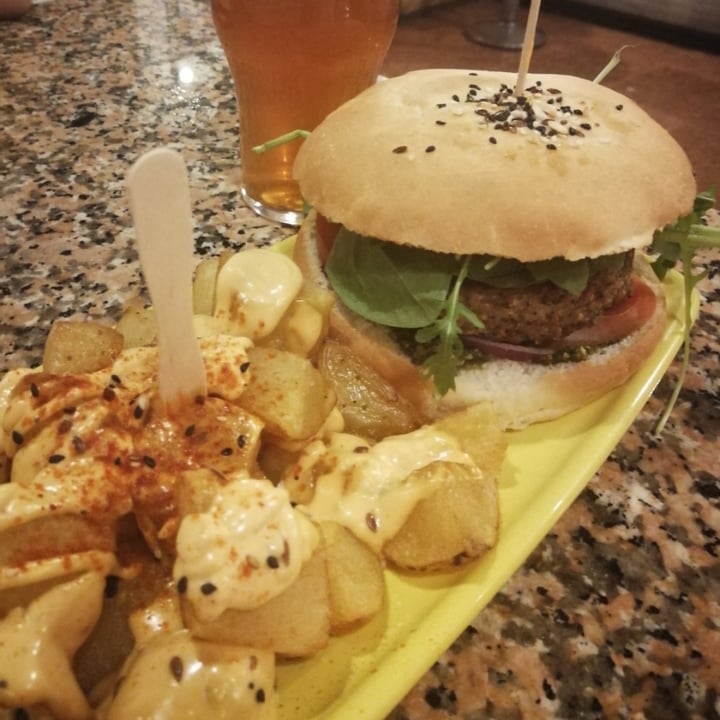 photo of VeganCatBar Crazy Burguer shared by @mbasquens on  06 May 2022 - review