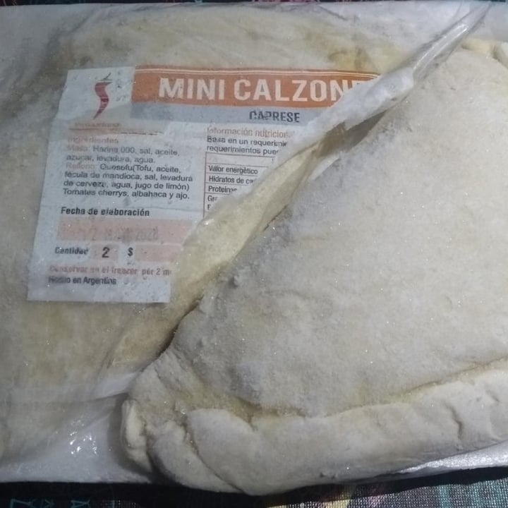 photo of Veganuel Mini Calzones shared by @efe3199 on  11 Jun 2020 - review