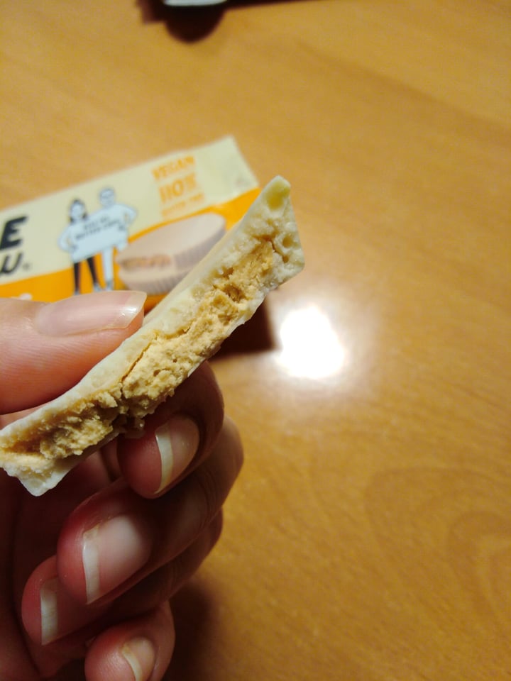 photo of LoveRaw Peanut butter cups white choc shared by @llucia on  27 Oct 2022 - review