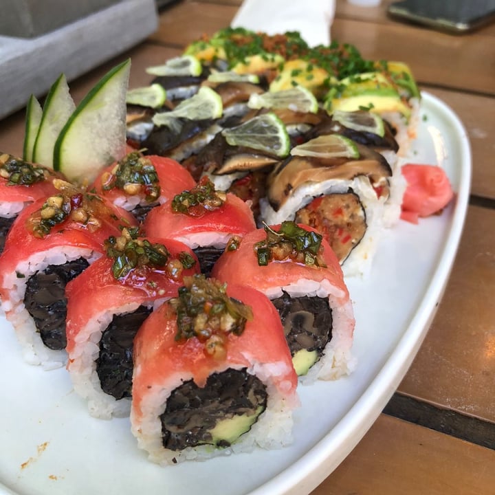 photo of Let it V - Vegan Sushi 12 piezas de sushi a elección shared by @agustinaaborsato on  30 Mar 2022 - review