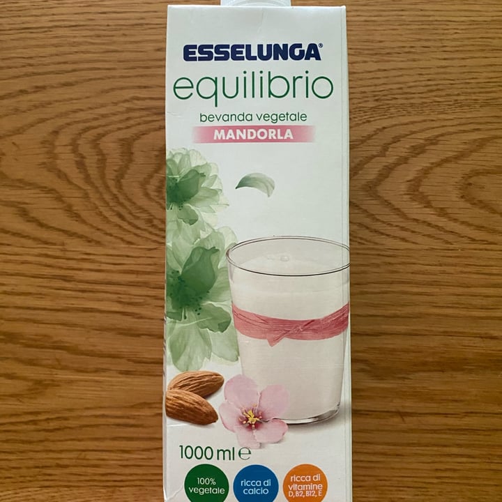 photo of Esselunga equilibrio bevanda vegetale alla mandorla shared by @carolinam on  16 Jul 2022 - review