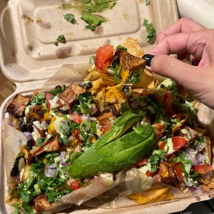 review photo of Modern Shaman Jackfruit nachos shared by @vegansfrommars on 30 Jun 2022 - review