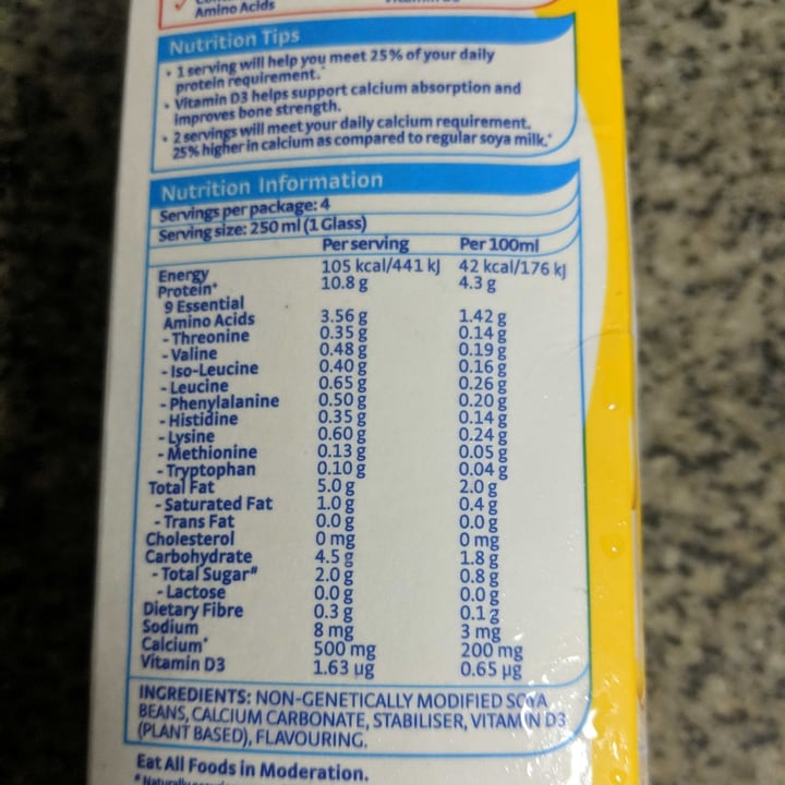 photo of F&N Nutrisoy Fresh Soya Milk High Calcium No Sugar Added shared by @ichomprotein on  27 Sep 2021 - review