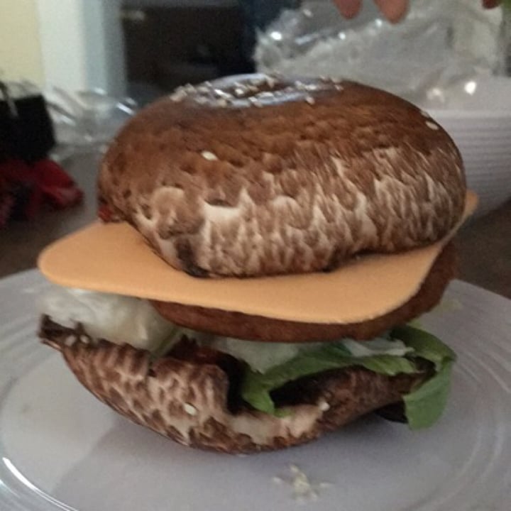 photo of President's Choice Beefless Undeniable Burger shared by @akira on  05 Jan 2021 - review