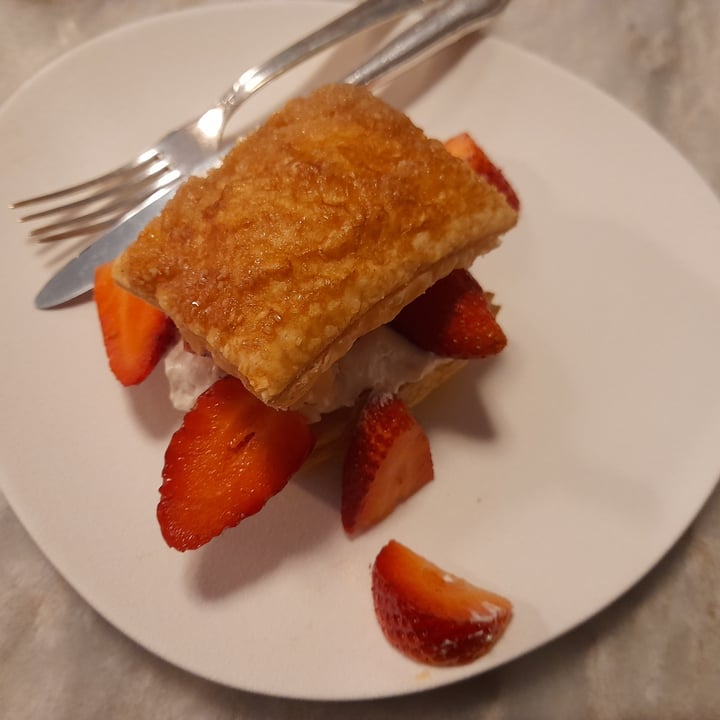 photo of Botanica Lab Cucina Dolce del giorno con farine integrali, e zucchero di canna / Baked sweets: sweet of the day made with wholegrain flour and cane sugar shared by @alessandraburzi on  15 Apr 2022 - review