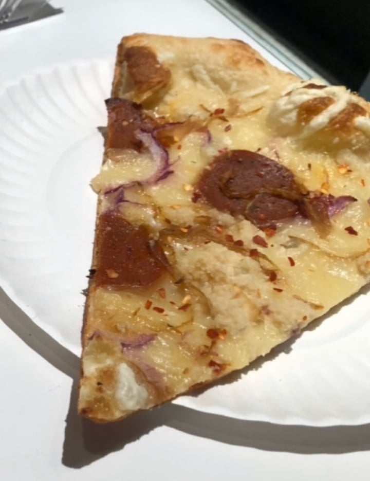 review photo of Screamer's Pizzeria Pepperoni Pizza shared by @anacarlahd on 29 Feb 2020 - review