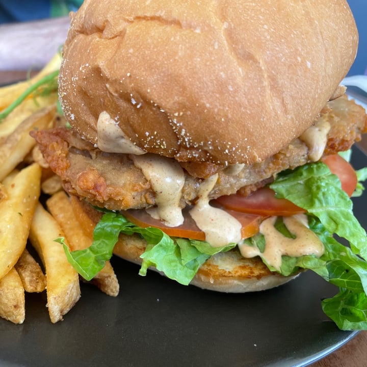 photo of The Green Edge Vfc Burger shared by @veganpr on  23 Oct 2021 - review