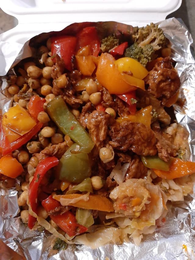 Photo of the dish “Stew with bbq and salad”