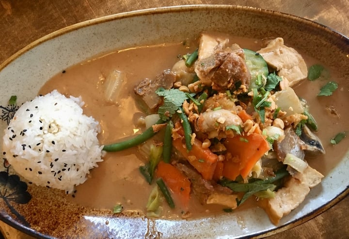 review photo of sunshine - vegan restaurant Chicken with Peanut Sauce shared by @danieu on 09 Mar 2020 - review