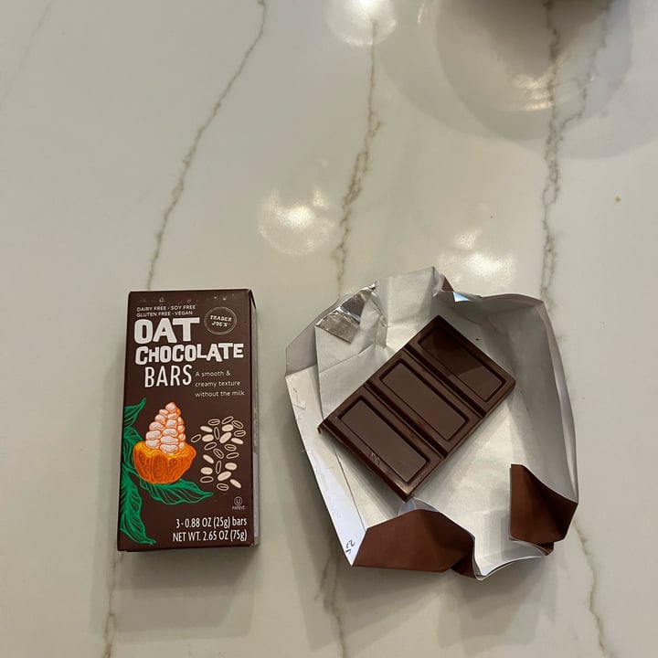 photo of Trader Joe's Oat Chocolate Bars shared by @northmeetssouth on  26 Jun 2022 - review
