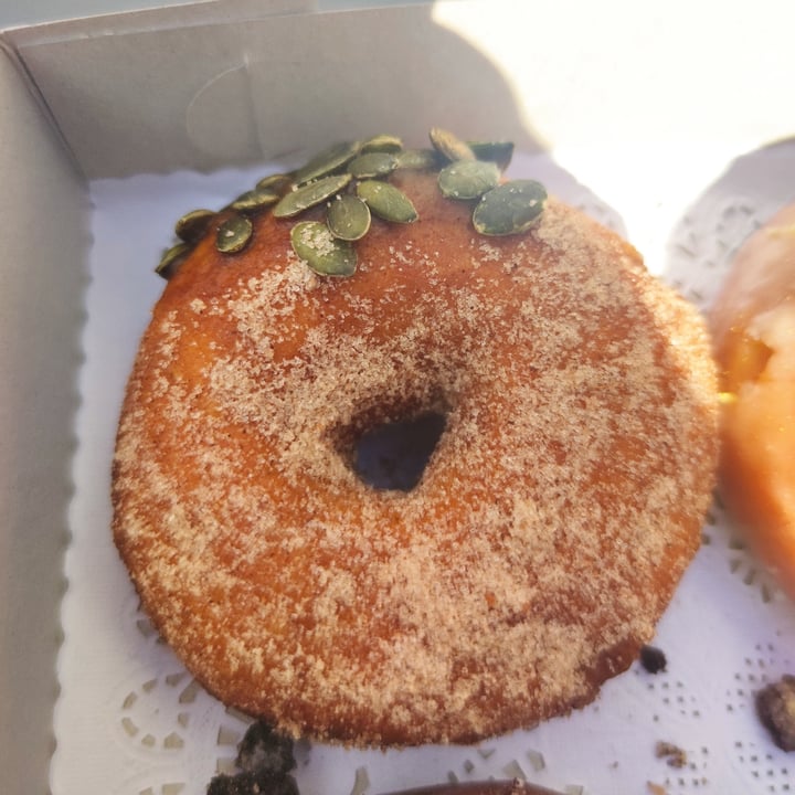 photo of Hulis Donuts Pumpkin Pie Donut shared by @sdasneves on  03 Mar 2022 - review